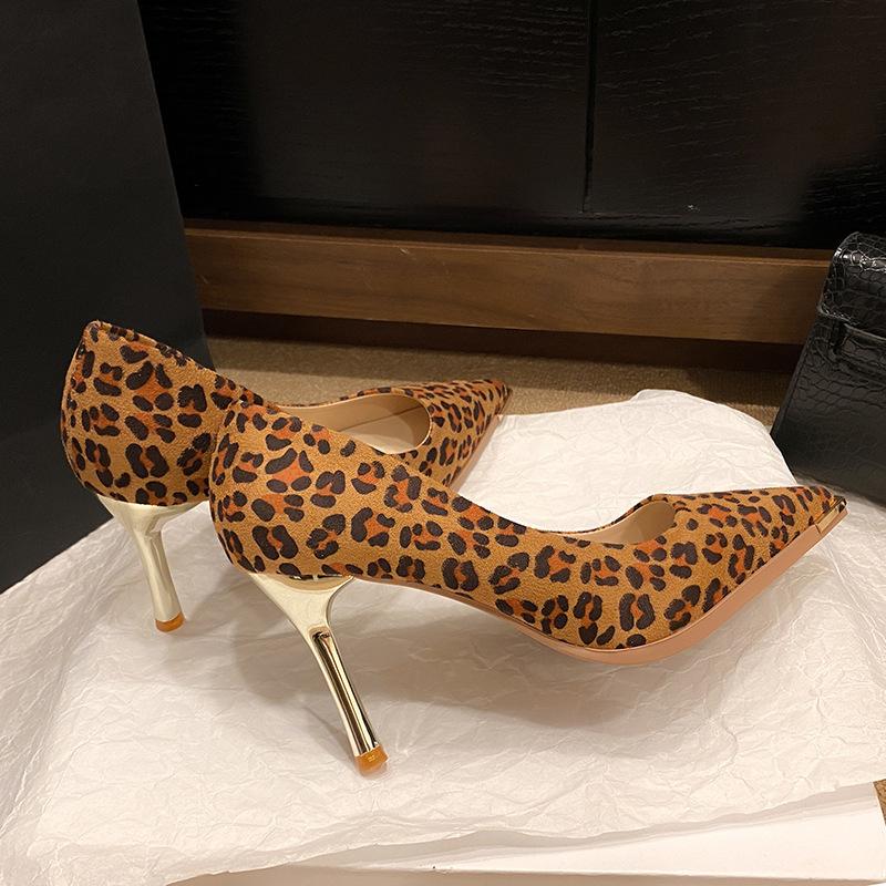 

Европейские и американские леопардовые туфли на высоком каблуке женские 2024 новые профессиональные тонкие каблуки лодочки с острым носком и неглубоким вырезом сексуальный темперамент этикет 42