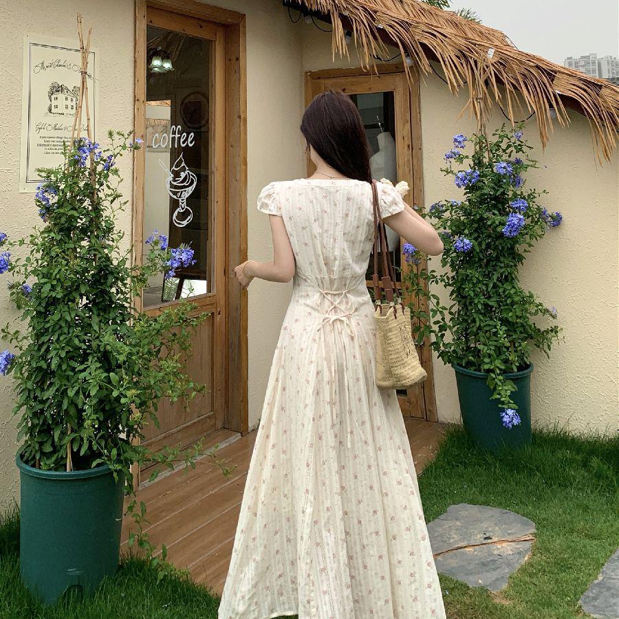 Women's Summer Pastoral Floral Print Dress - Short Sleeve, High-End Waist-Cinched, Sweet Resort Style.