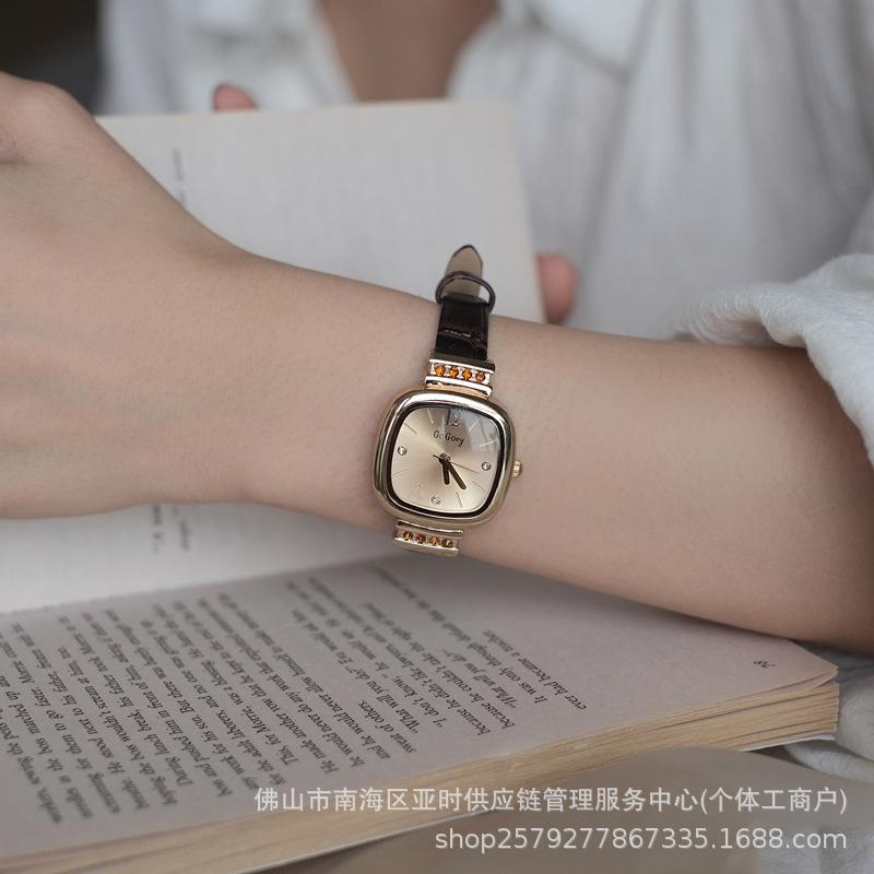Medieval Style Watch Women'S French Light Luxury Niche Black Gold Sugar Cube Retro Small Brown Watch Decorative Women'S Watch