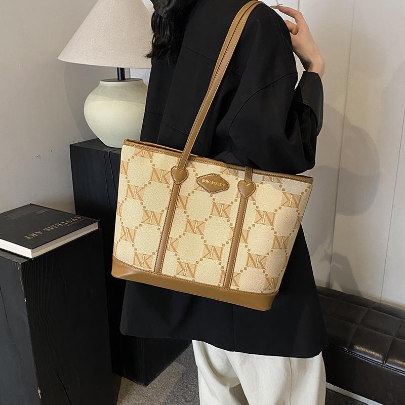 2025 new bag women's medieval cute handbag PU versatile commuter tote bag bucket bag