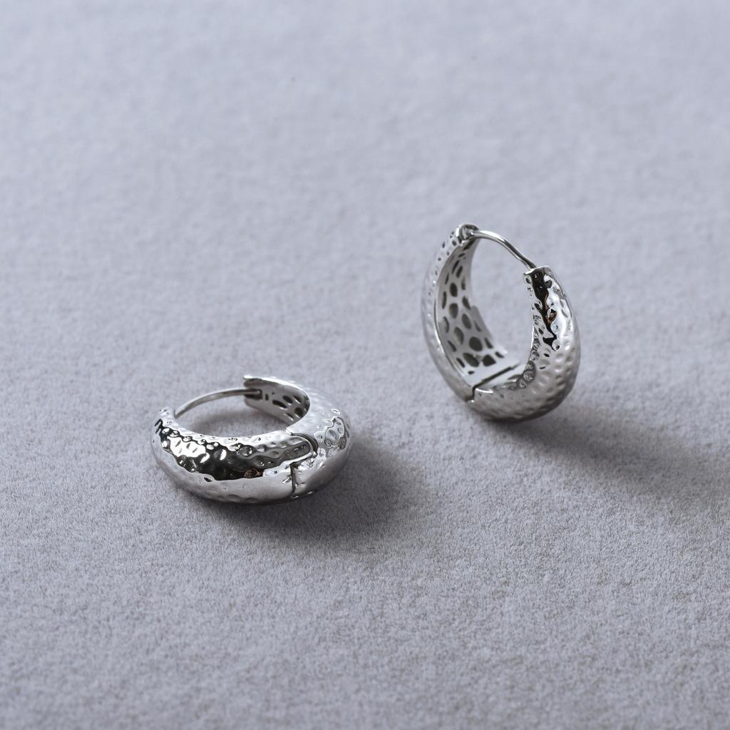 Personality Light Luxury Metal Style Texture Ear Buckle Niche Design Temperament Versatile Fashion Commuting Must Enter Earrings