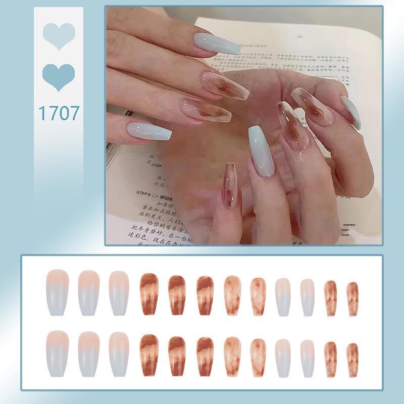 

Длинные светло-голубые градиентные накладные ногти с карамельно-янтарными наклейками – Накладные ногти в осенне-зимнем стиле Glue Type