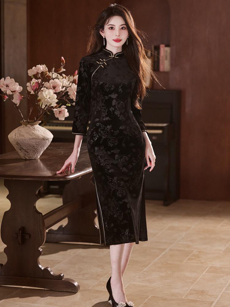 Bei Zhi Yun Black Retro Long Sleeve Cheongsam for Women - 2025 Autumn Collection, Youthful Style