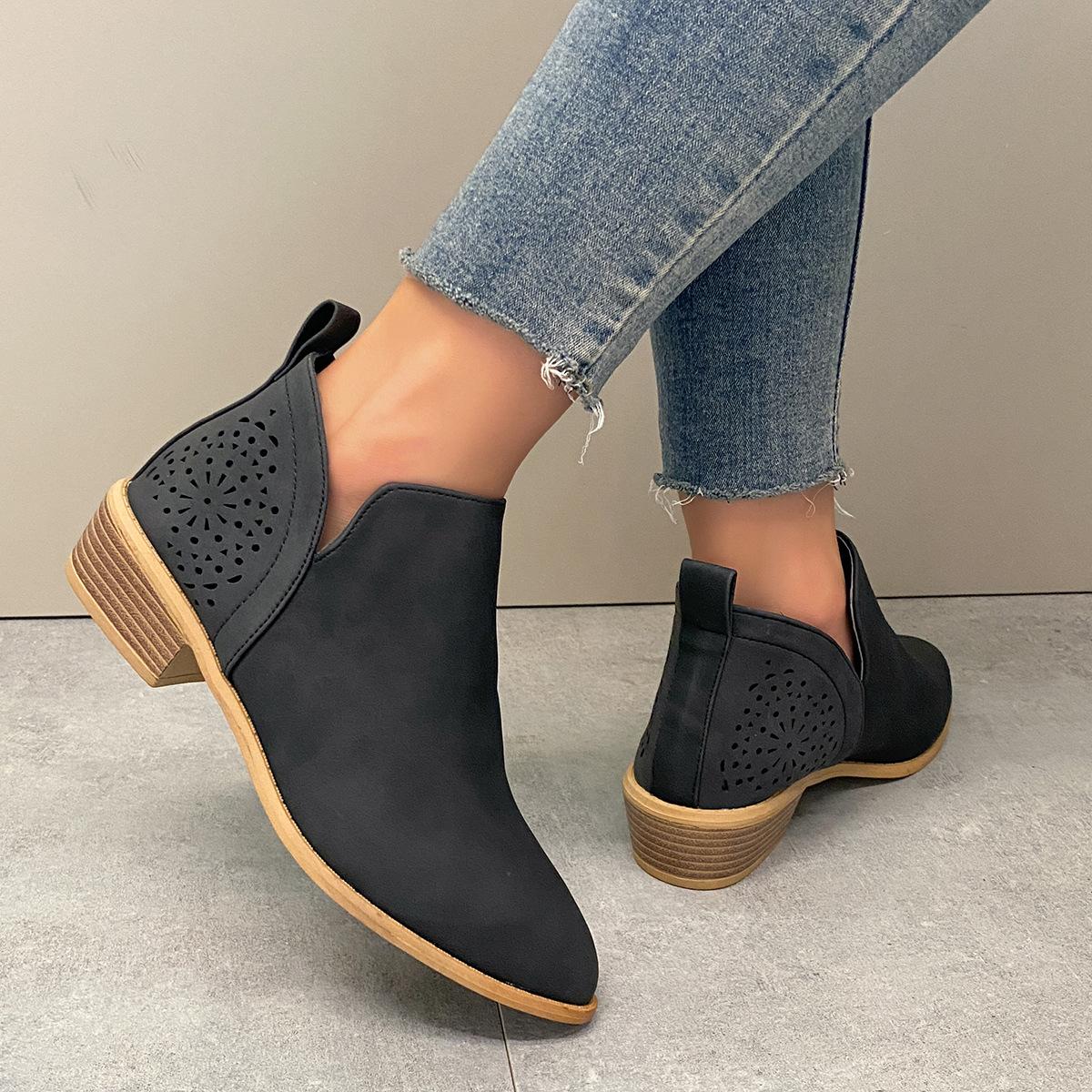 

Новинка 2025 года, короткие сапоги с острым носком, осенне-зимняя коллекция, 3-5 см, змеиный узор, европейский и американский толстый каблук, европейский и американский стиль, большой размер, тонкий рукав 36 чёрный