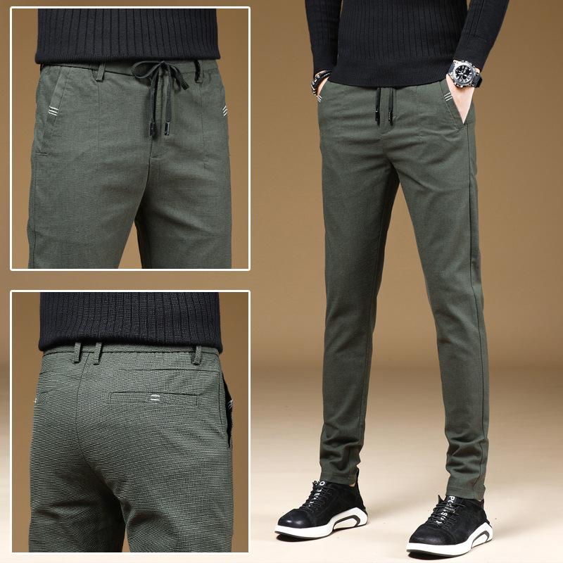 Lätt lyxiga och moderiktiga herrars vardagsbyxor med fyrvägs stretch, raka ben, enkla byxor, lediga herrbyxor