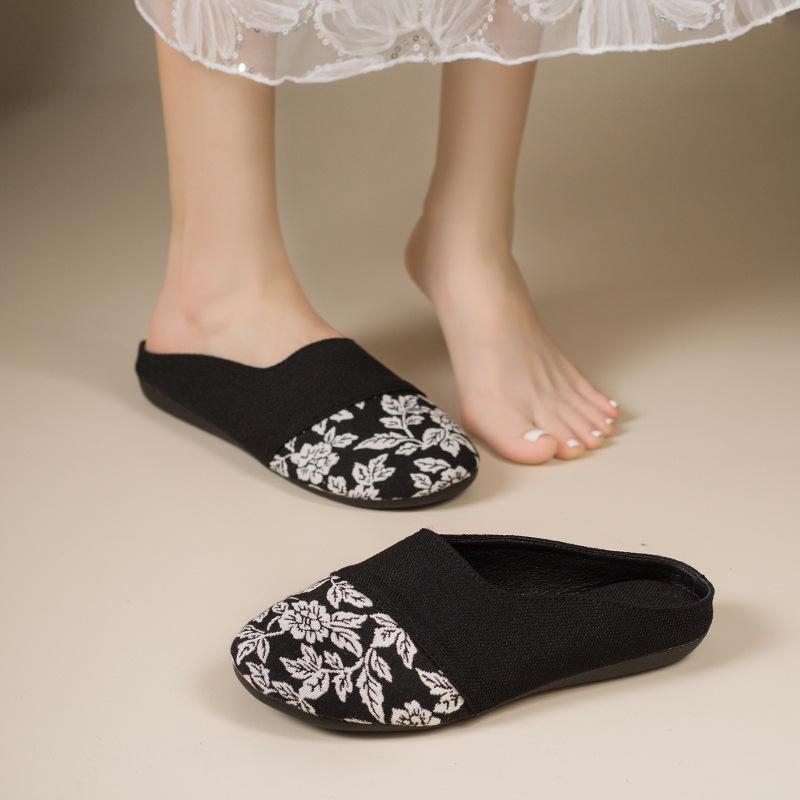 New women's shoes 2025 summer fashion mesh breathable cool slippers women's Korean version women's large size bag head half slippers