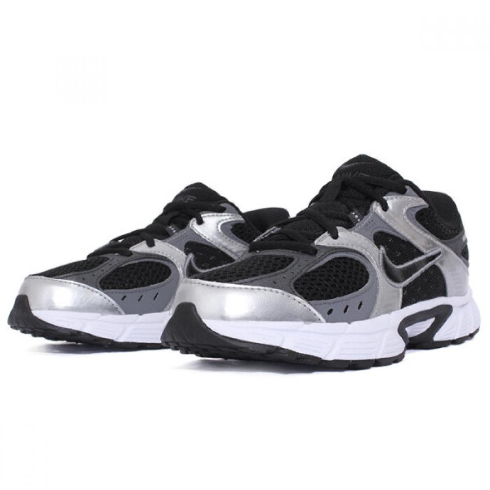 Nike V5 Rnr Running Shoe