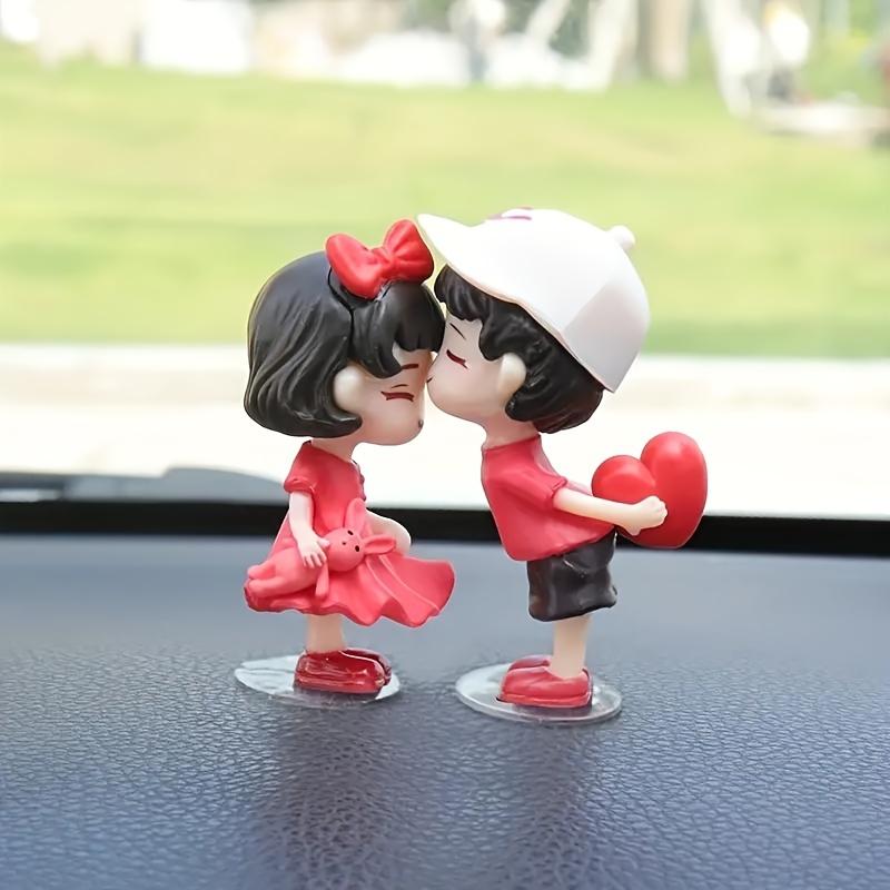 Ornement Romantique Couple Baiser pour Tableau de Bord de Voiture Décoration de Maison Objets de Collection Mignons sur le Thème de l'Amour pour la Saint-Valentin S'adapte à Diverses Pièces