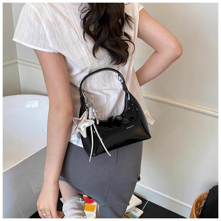 

High-quality Silver Portable Bag Women s Fashionable Exquisite Shoulder Chain Cross-body 19x6x16 single package чорний