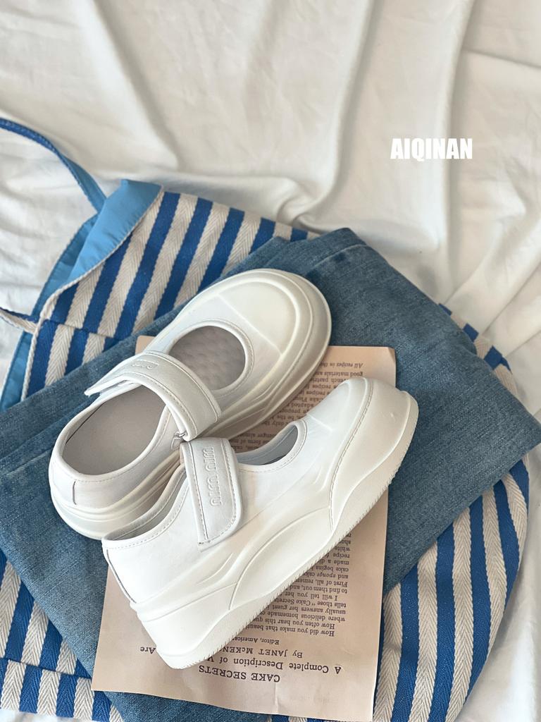 Leather muffin thick-soled Velcro Mary Jane single shoes women's 2025 spring and summer new fashionable versatile light mouth loafers