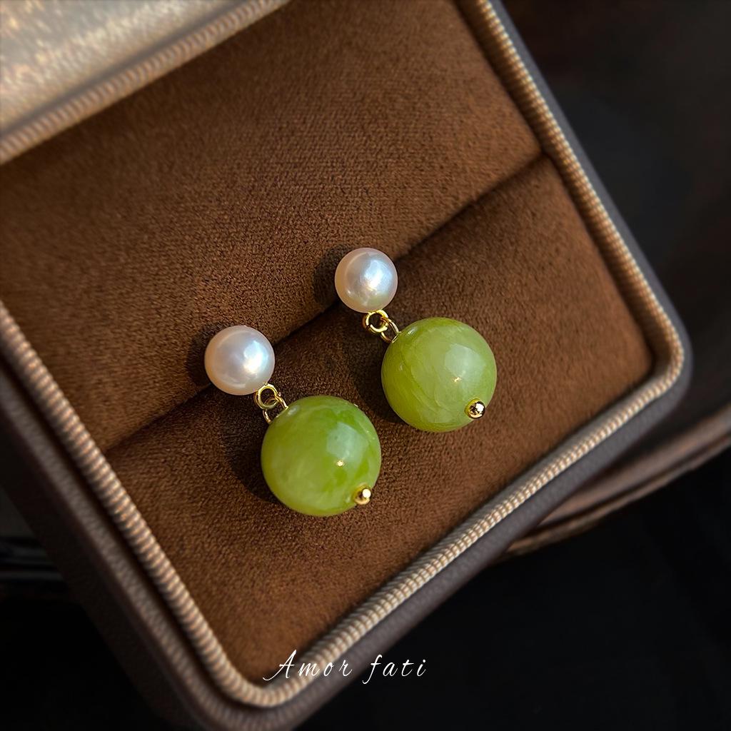 

High-Quality Freshwater Pearl and Beige Jade Stud Earrings, New Chinese Style, Literary Retro Design