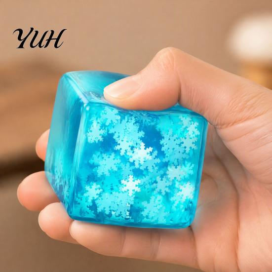 Hand Exerciser Toy Ice Cube Stress Relief Toy, Glow-in-the-Dark Snowflake Filled Cube, Portable Relievers Luminous Clear Sensory Adults and Kids