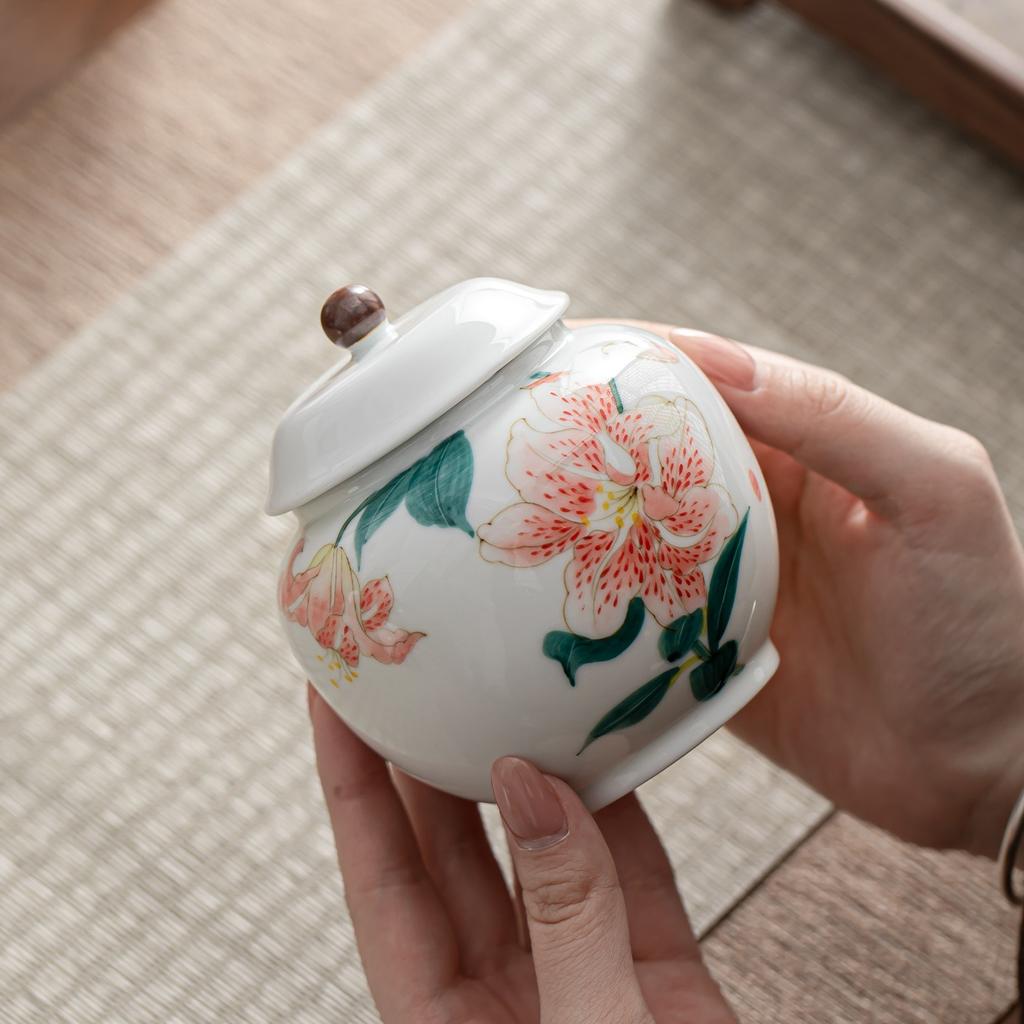 Creative Painted Flower Fish Porcelain Storage Jar Portable Sealed Tea Canister Candy Food Storage Container Decorative Jar Home