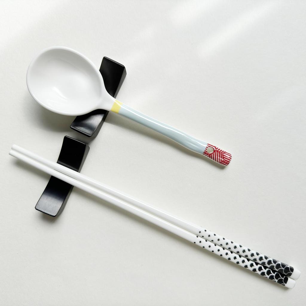 Tribetter Stainless Steel Chopstick Set of Japanese Spoon for Restaurants and Coffee Shops Rests, 5, Tableware, Rest, (Black)