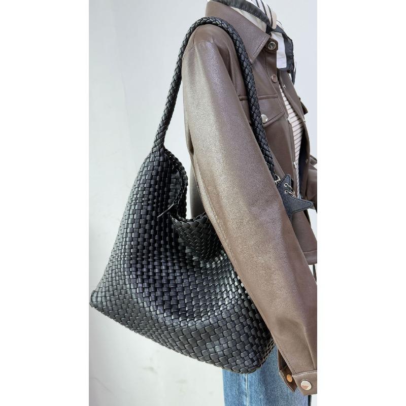 Internet Celebrity Explosion Star Woven Bag Champagne Tote Bag Large Capacity Gun Same Hand Shoulder Bucket Bag