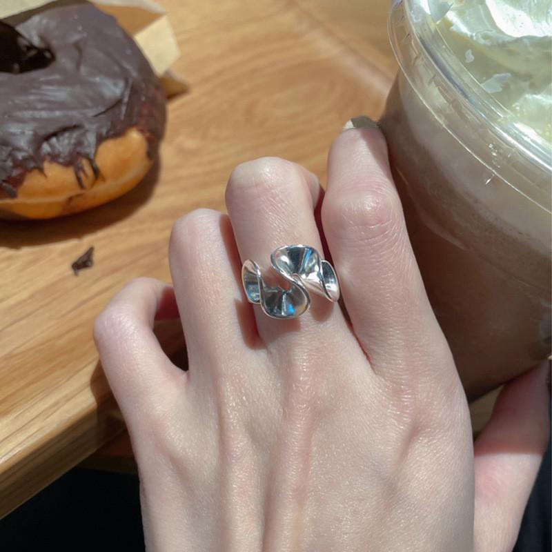 Stylish Minimalist Open Adjustable Copper Ring With Unique Geometric Petal Design