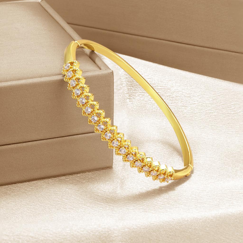 Light luxury, versatile, elegant, fashionable, with a high-end feel, featuring a design with copper inlay and sparkling zircon