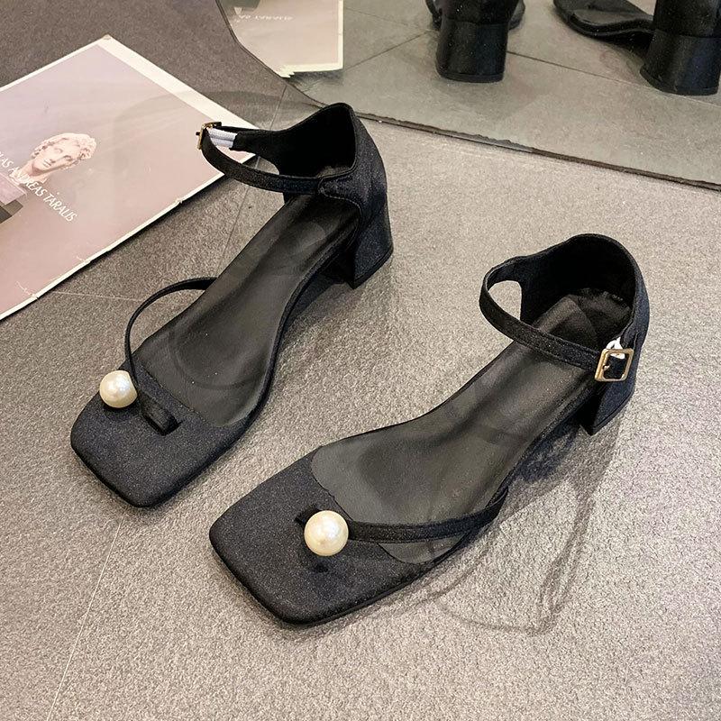

French Xiaoxiangfeng pearl sandals women s 2025 new summer wear with skirt mezzanine commuter shoes thick heel Roman shoes 35 чёрный
