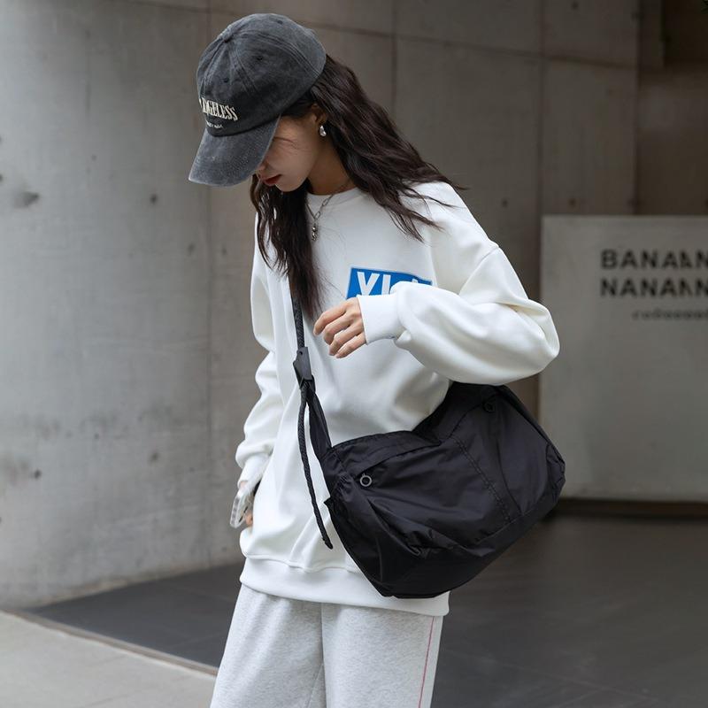 Bag women's bag new messenger bag tote bag waterproof dumpling bag men's sports large-capacity shoulder bag