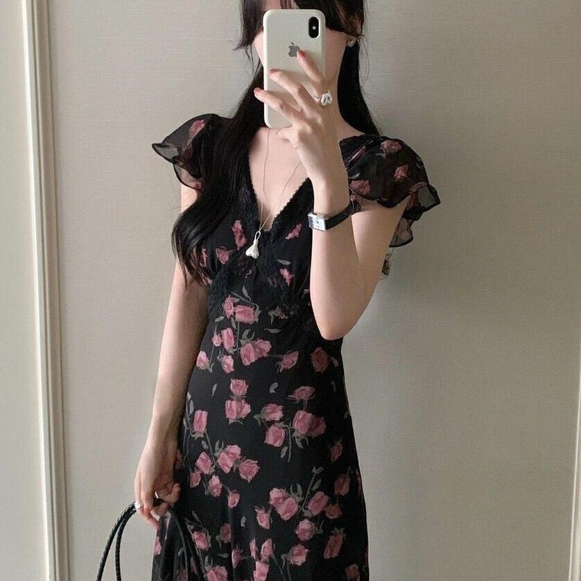 French Fashion Foreign Style V-neck Elegant Temperament Long Dress Women's Summer New Small Flying Sleeves Lace Edge Thin Dress