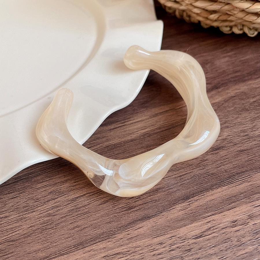 Stylish Acrylic Wide-Face Irregular Bracelet - High-End Design Niche Jewelry