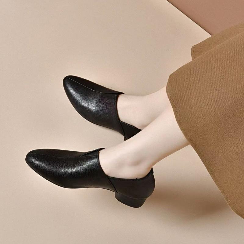 Foreign trade pointed simple classic women's shoes soft sole British style fashion casual Doudou mother two wear single sandals