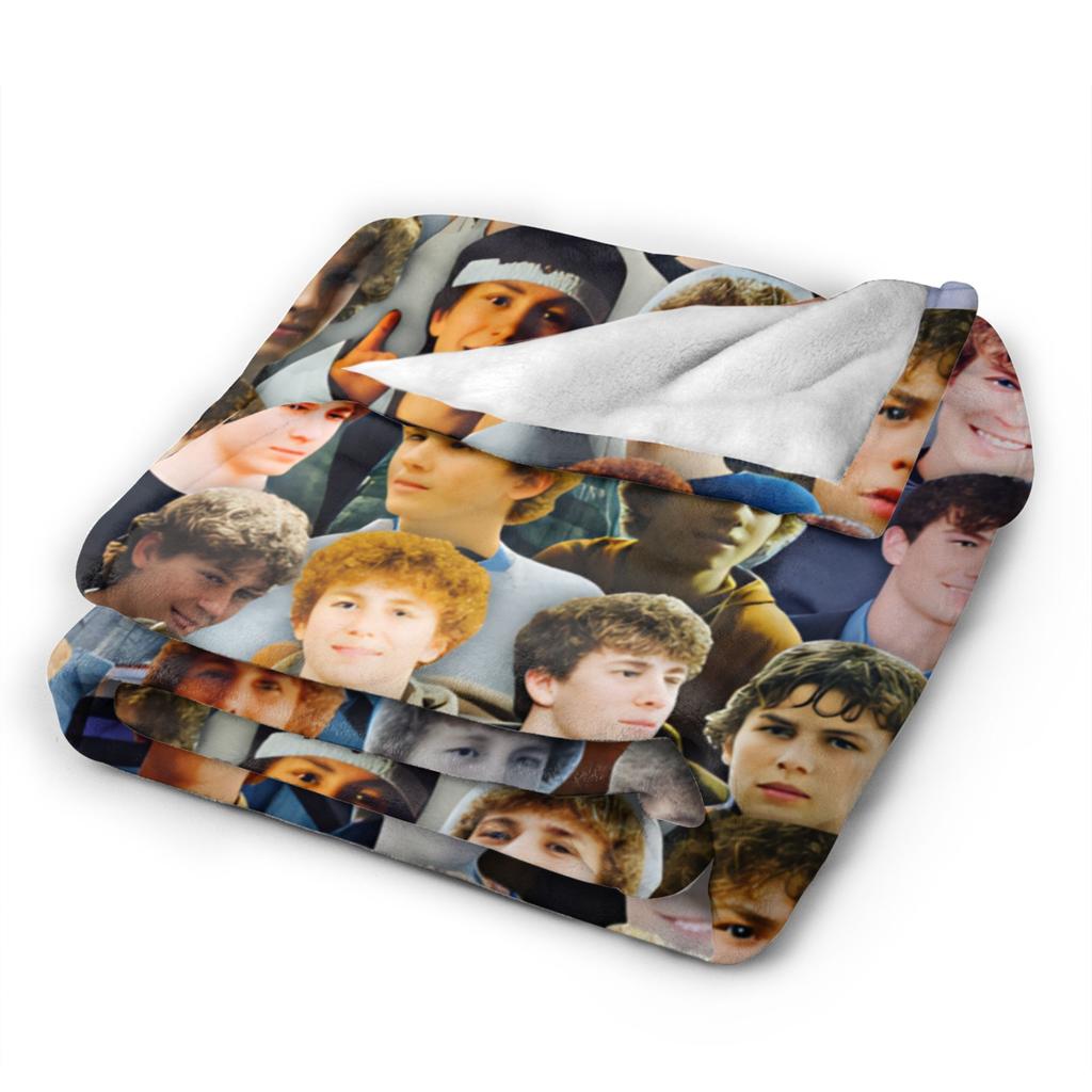 Walker Scobell Cool Retro Rock Poster 80s 90s Plush Blanket Kids Adult Flannel Throw Blanket For Home Decor Warm Soft Bedspread