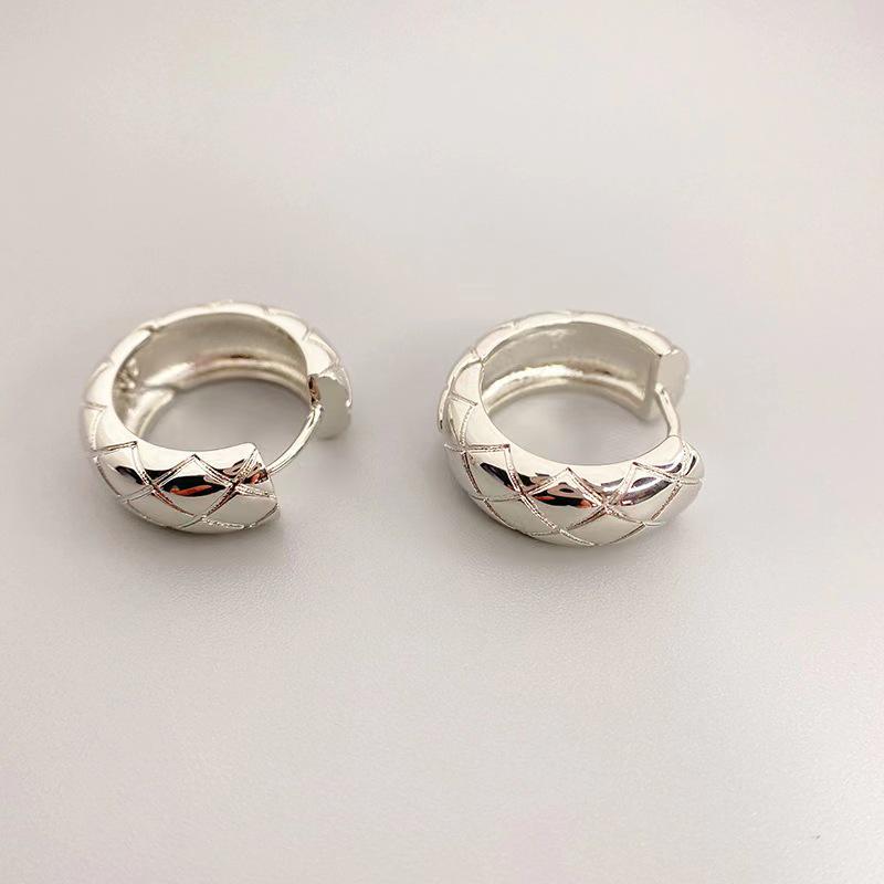 18K Gold Plated Korean Geometric Ear Cuffs - Plaid Earrings for a Fashionable, Sophisticated Look.