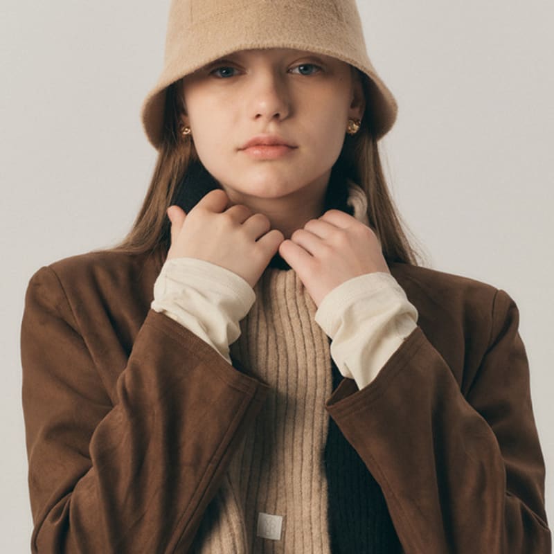 

Marchen Панама из однотонной шерсти_4 цвета deep brown