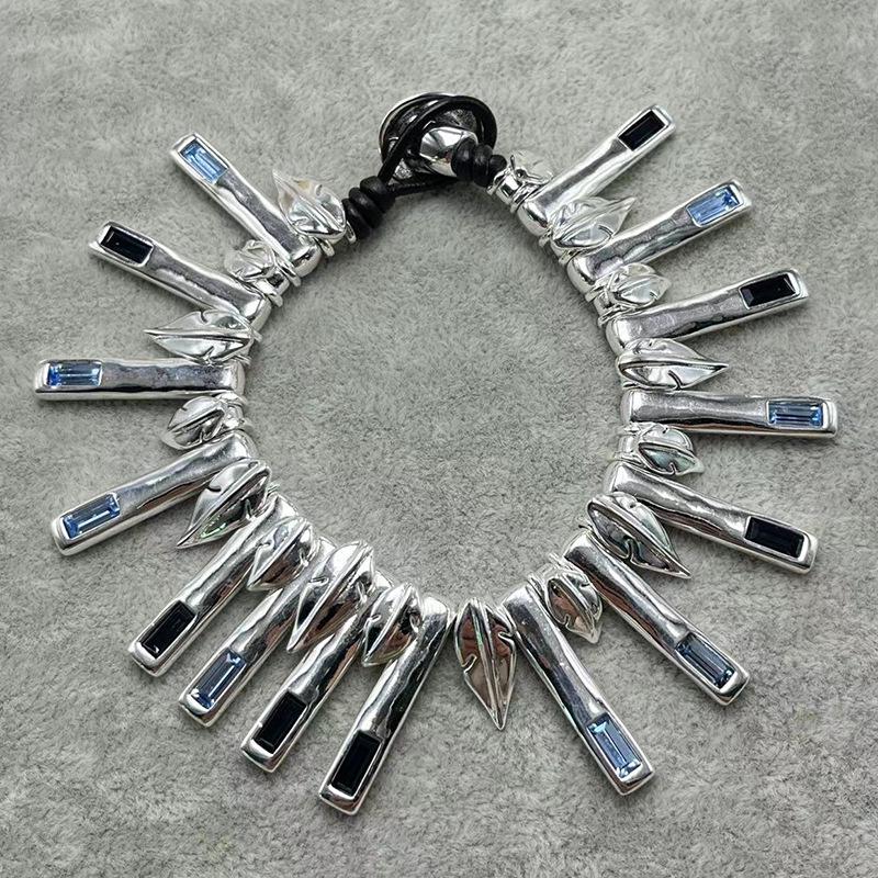 Uno 2024: Elegant Zircon Bracelet for Women - Stylish Gift Box - Popular in Europe & America.