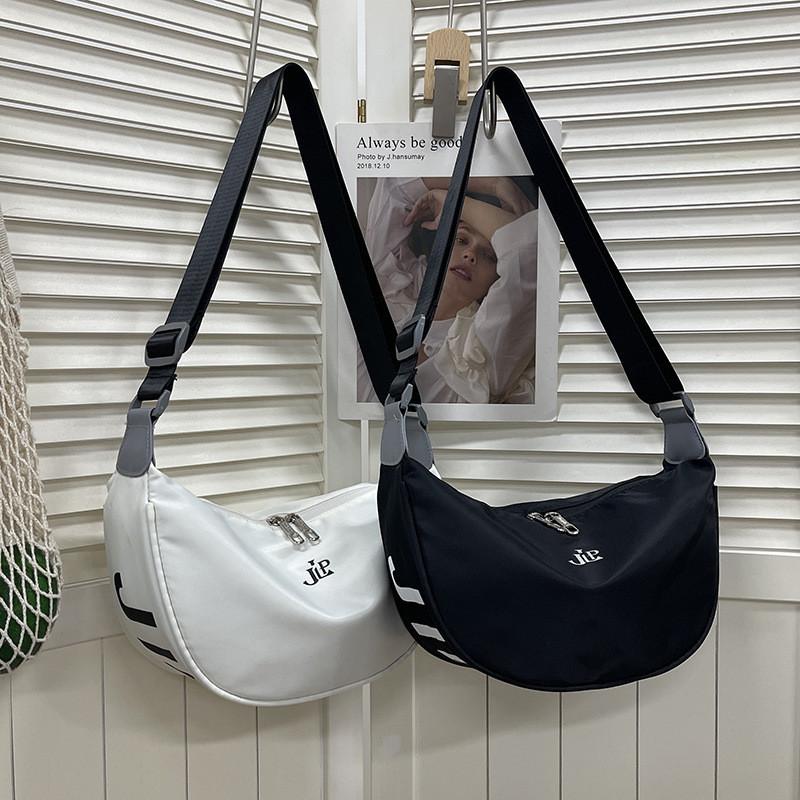 Модная Унисекс Сумка-пельмень Большой Вместимости 2024 Повседневная Нейлоновая Сумка на Плечо для Спортзала чёрный