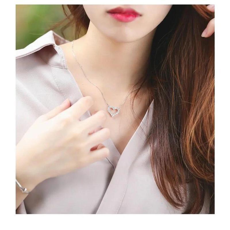 Hollow Out Full Diamond Heart-shaped Necklace Simple Alloy Diamond Inlaid Heart-shaped Pendant Women Elegant Jewelry Necklace