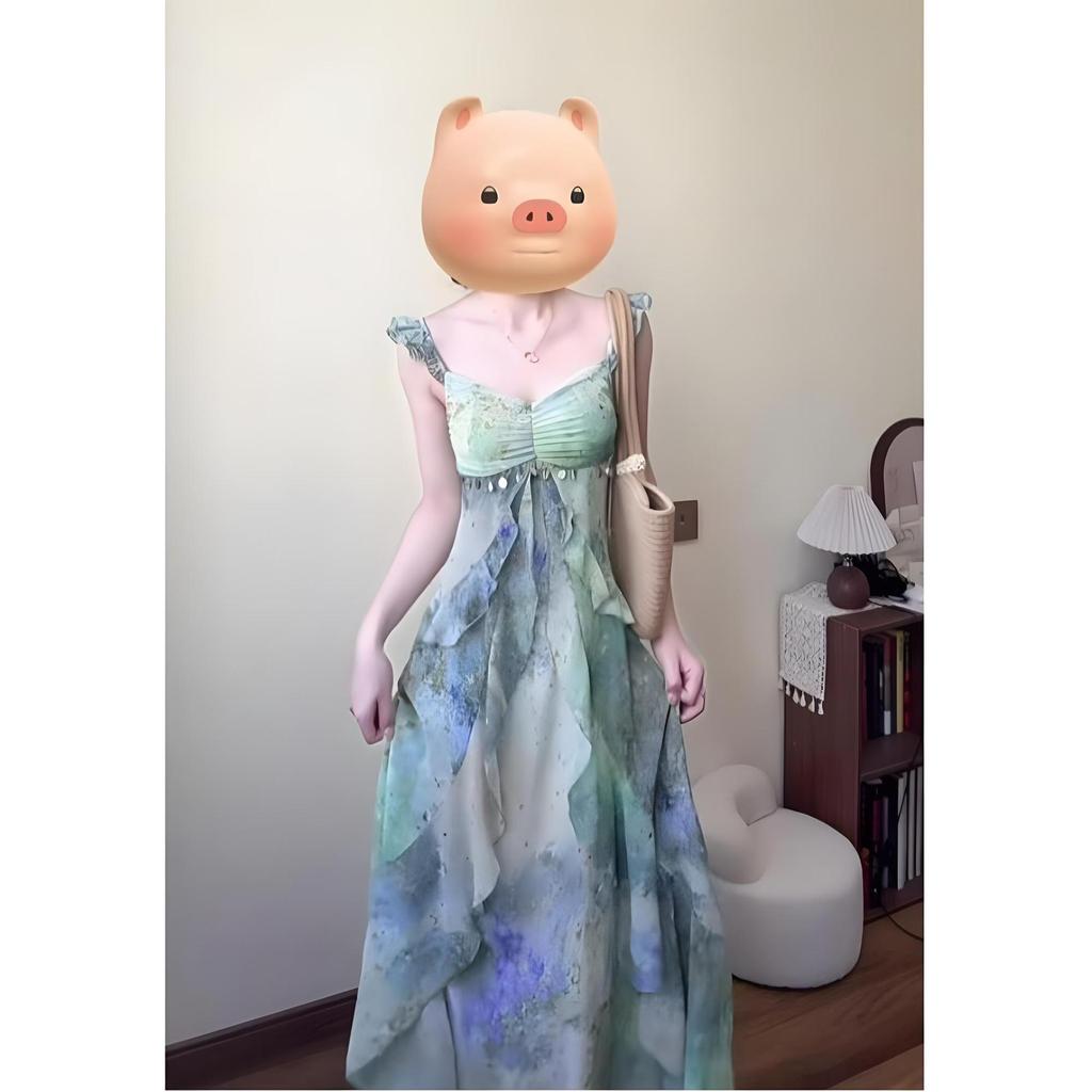 Girls Wear May Day Outings In Early Summer, and Wear Retro, Unique and Beautiful Floral Suspender Dress and Slim Dress.