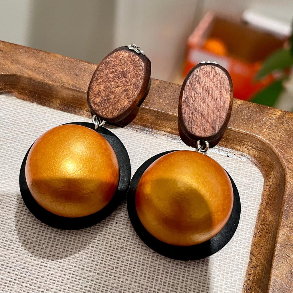 Retro Wooden Black Round Three-dimensional Semi-spherical High-end 2026 Women's Earrings