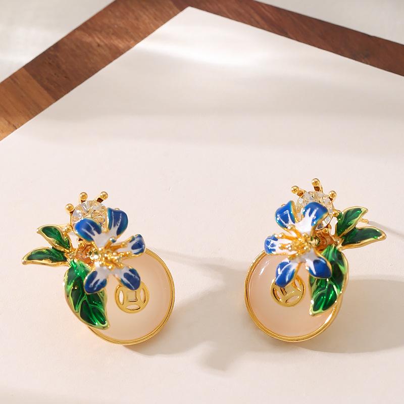 French gentle temperament fairy wind dripping oil three-dimensional flower resin stud earrings advanced sense light luxury personality niche earrings