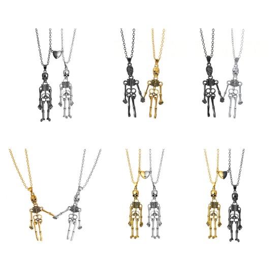 1 Pair Skeletons Holding Hands Necklaces Magnetic Skeleton Pendant Necklaces Set Vintage Skull Necklaces for Couple BFF Friendship Gothic Punk Lovers
