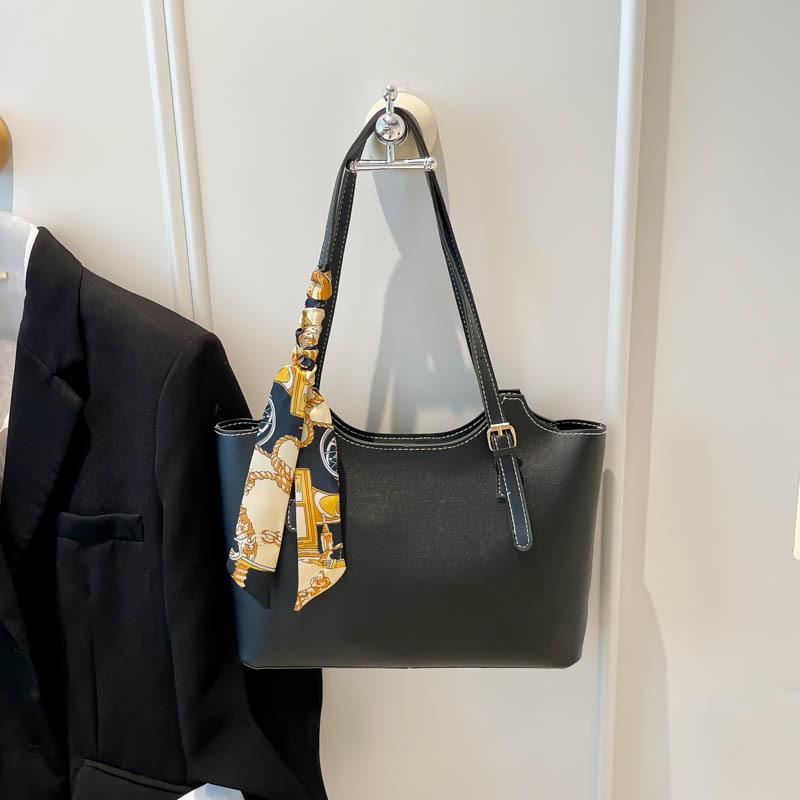 

New autumn and winter retro fashion commuting foreign style solid color tote bag women s large-capacity casual personalized shoulder bag чёрный