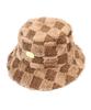 Yunibeosyeolkemiseuteuli Check Fur Beige Bucket Hat