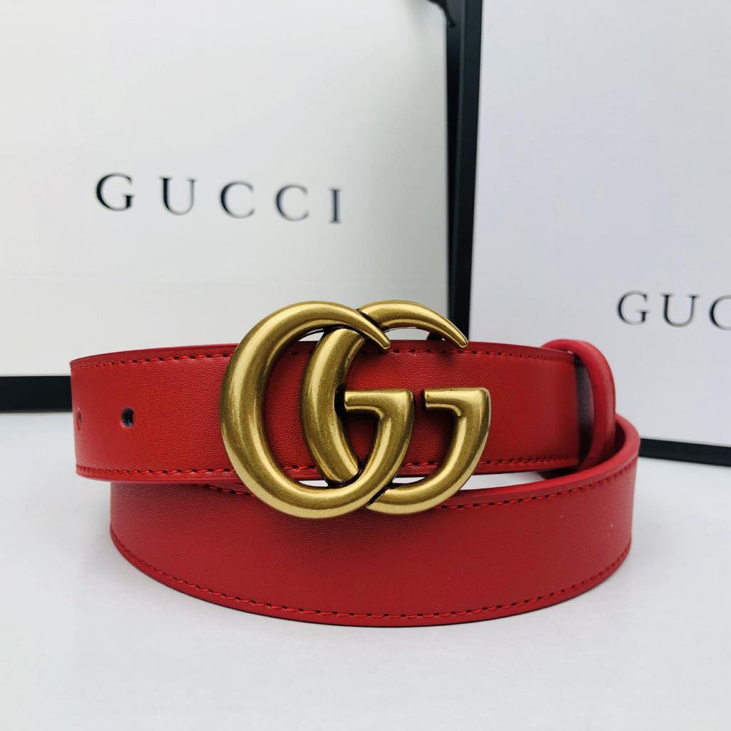 Doppelseitiger Damen-Rindsledergürtel mit GG-Schnalle - Modisches und schlichtes Design.