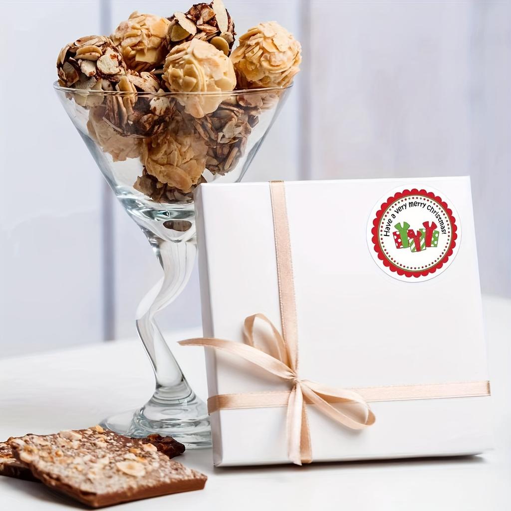 500pcs Christmas Sticker Roll Festive Decor for Cards, Envelopes & Gifts Perfect for Holiday Parties & Crafts