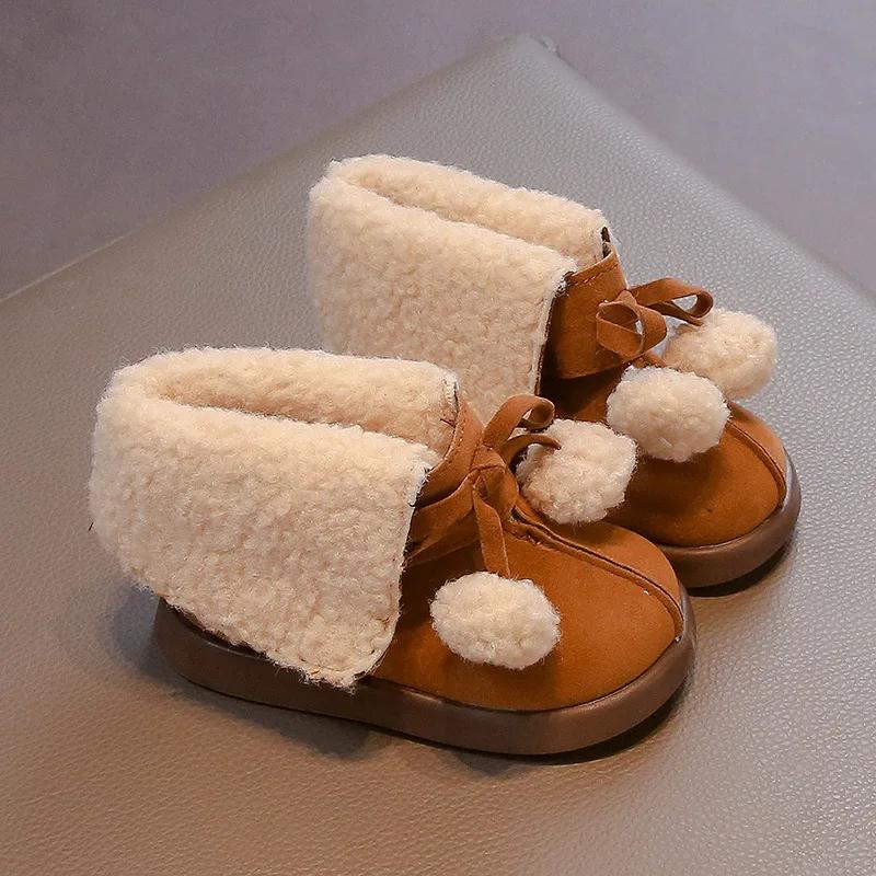 

Детские туфли принцессы с милыми плюшевыми шариками для девочек, короткие сапоги на мягкой подошве, зимние новые детские ботильоны 2024 года, элегантный темперамент 21 коричневый