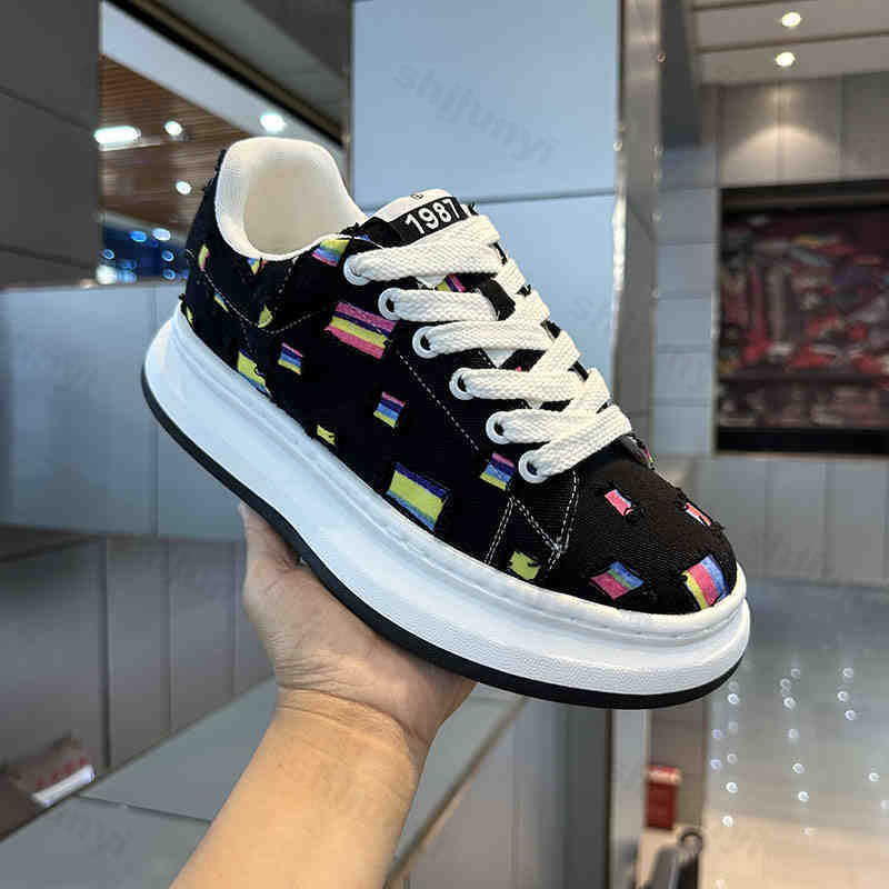 Fashion Men's Canvas Sneakers Comfortable Anti Slip Platform Students Fashion Casual Shoes 2025 Lace Up Men's Outdoor Vulcanized Shoes