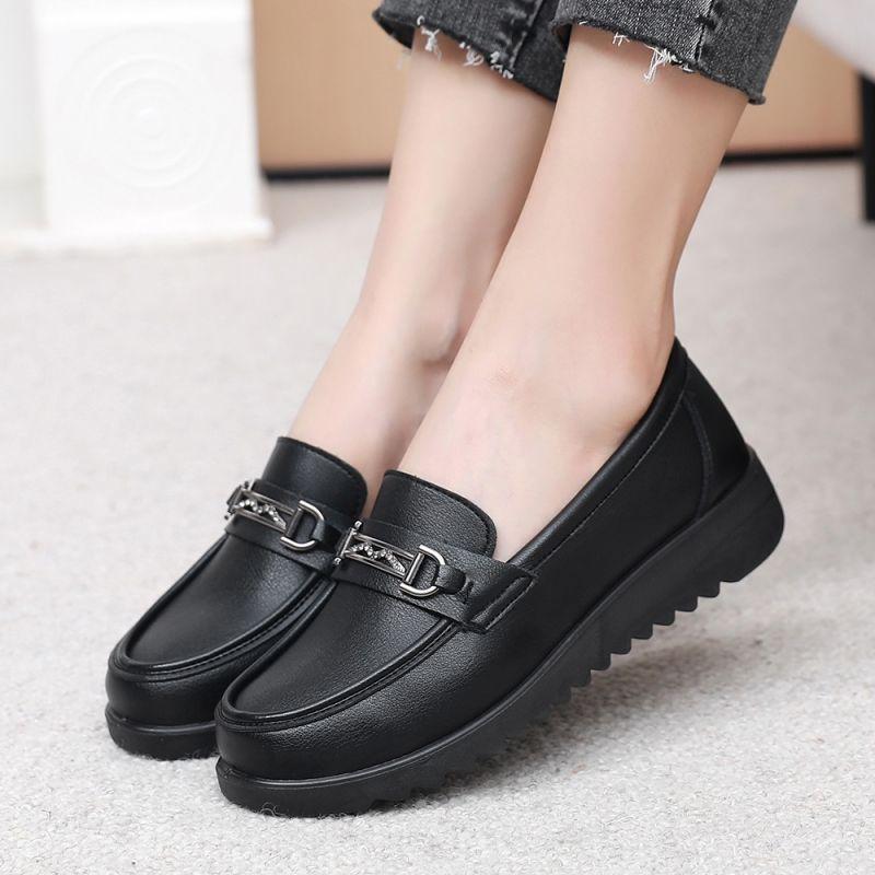 Mom shoes soft sole one pedal single shoes women's leather shoes flat non-slip kitchen work shoes casual Doudou shoes are not tired
