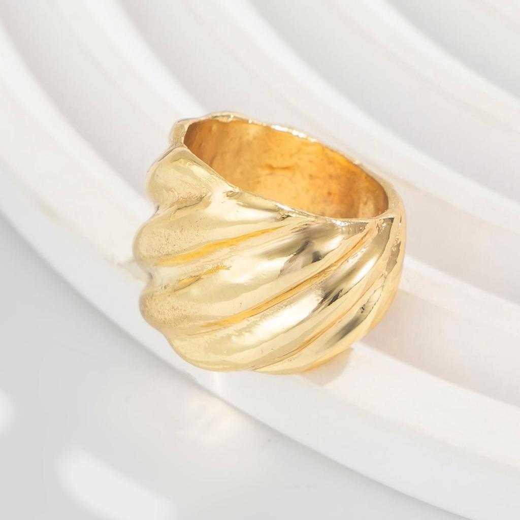 Fashion Sense Inlaid Pearl Flower Ring Simple Pleated Round Alloy Ring Set Daily Commuting Retro High-class Sense of Women's Jewelry