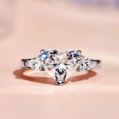 Huitan Süße Dame Herz Zirkonia Fingerringe für Verlobung Romantischer Ehering Zarte Design Accessoires Schicker Schmuck Geschenk