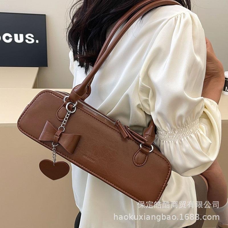 Premium texture French niche bag women's 2025 new trendy and popular versatile single shoulder can also be used, foreign style baguette bag