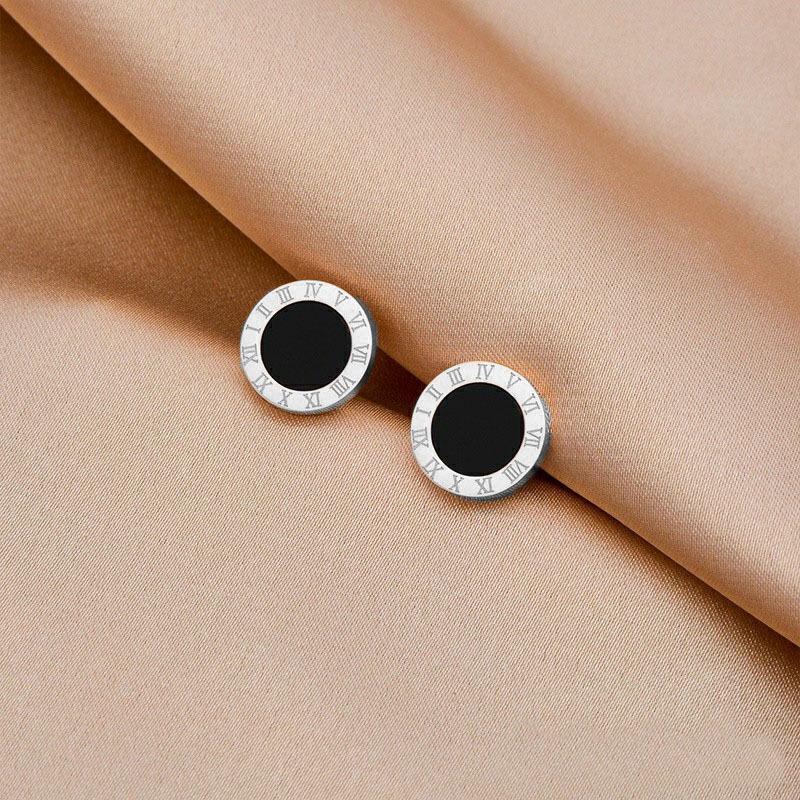 Women's Black & White Roman Numeral Titanium Necklace Set – Double-Sided, High-End, Non-Fading Fashion Clavicle Chain.