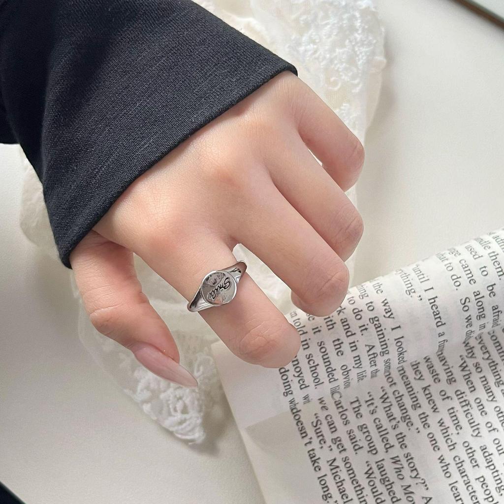 Exquisite Simple Smile Engraved Oval Open Ring – Versatile High-End Everyday Accessory