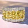 Bague Bicolore pour Femme Huitan Style Simple Incrustée de Zircon Cubique Jaune Brillant Mode Mariage Fête Accessoires Polyvalents Bijoux