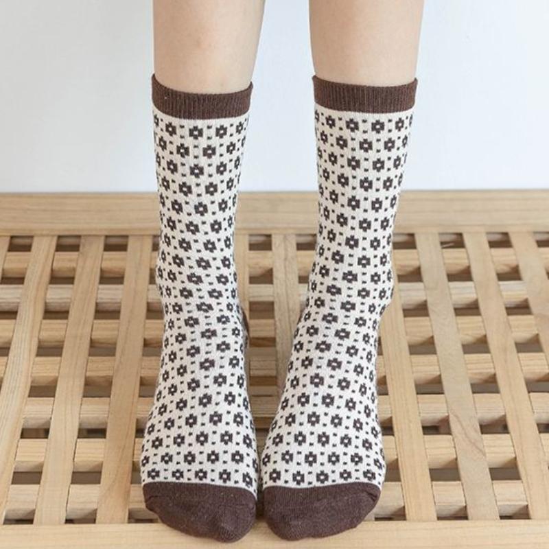 5 Pairs Women Winter Socks Fashion Thickened Warm Socks Retro Grid Middle Tube Girls Socks